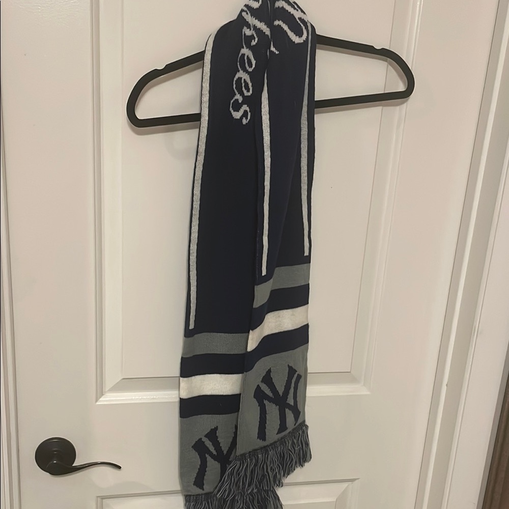 New York Yankees Navy and Gray Scarf